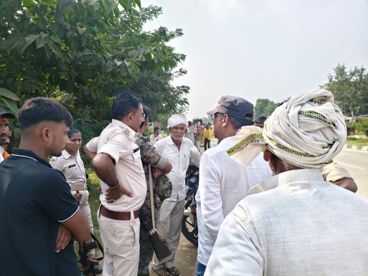 बक्सर में हाईवे पर दो हादसों में 2 की मौत:2 बाइक सवार घायल; एक मृतक की पहचान नहीं, बुजुर्ग को टक्कर मारकर बस ड्राइवर भागा