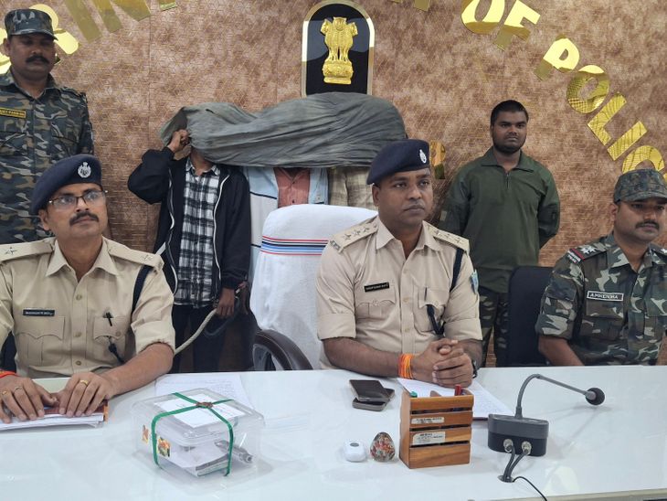 पेट्रोल पंप पर दोबारा फायरिंग की थी योजना, तीन गिरफ्तार:आरोपियों के पास से देशी पिस्टल, दो जिंदा गोलियां और दो मोबाइल बरामद