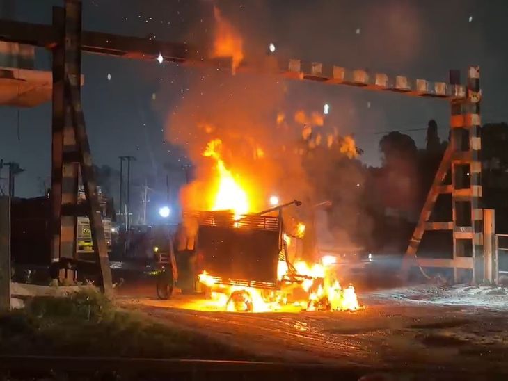 Begusarai NH-31 CNG Tempo Fire Accident