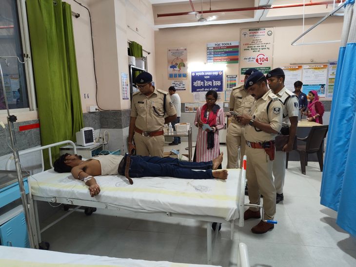 दानापुर रजिस्ट्री ऑफिस के पास गोलीबारी, युवक जख्मी:दो गुटों के विवाद में 3-4 राउंड फायरिंग, मौके से दो खोखे बरामद