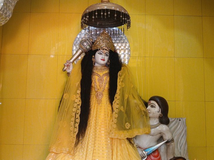 बगलामुखी मंदिर में पूरी होती हैं हर मनोकामनाएं:गोपालगंज के नवका टोला में है सिद्ध पीठ, 1963 से साधना कर रहे महर्षि शिवानंद परमहंस