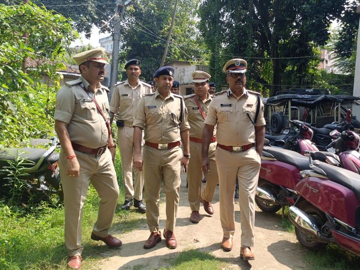 आईजी विवेकानंद ने कटिहार नगर थाना का निरीक्षण किया:पुलिस केंद्र का भी जायजा लिया, सिपाहियों के प्रशिक्षण की जानकारी ली