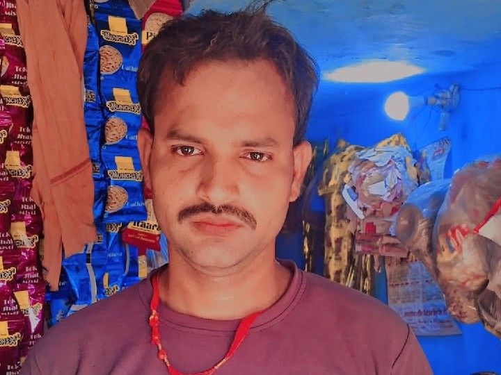हेल्पर को छोड़ने निकले युवक का शव मिला:चिमनी के पास मिली टूटी हेडलाइट वाली बाइक, परिजन जता रहे मर्डर की आशंका