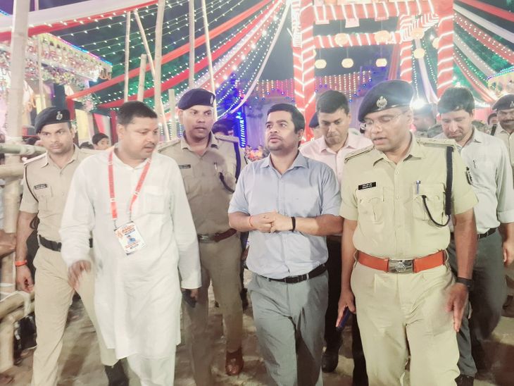 सुपौल में DM-SP ने पूजा पंडालों का जायजा लिया:निर्मली-मरौना में सुरक्षा व्यवस्था देखी; श्रद्धालुओं से दर्शन के बाद घर लौटने की अपील