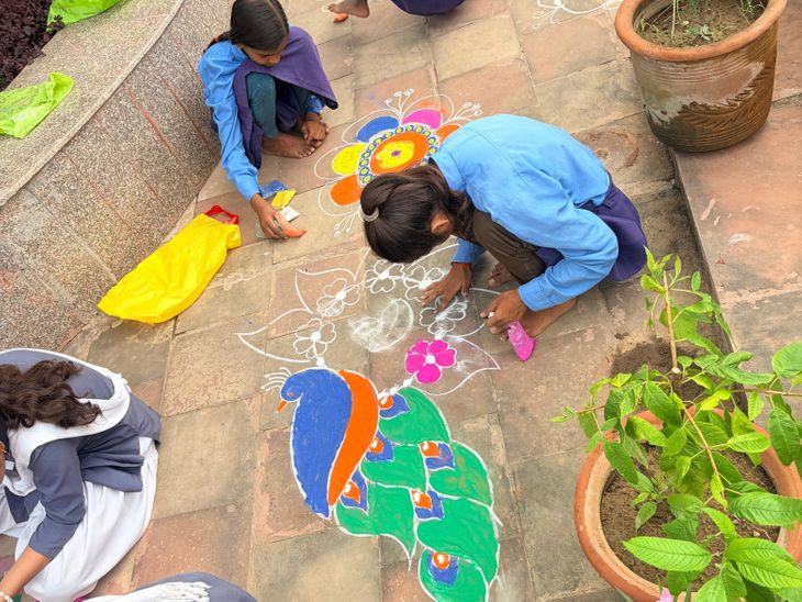 कैमूर में वन्यप्राणी सप्ताह पर बच्चों ने बनाए मॉडल-रंगोली:71 छात्रों ने दिया ‘वन्यजीव बचाएं, प्रकृति बचाएं’ का संदेश; जैव-विविधता और प्राकृतिक आवास पर दिखाया हुनर