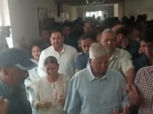 IRCTC Scam Case | Lalu Prasad Yadav, Rabri Devi & Tejashwi Delhi Court