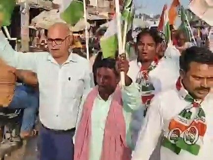 सीतामढ़ी में कांग्रेस ने CEC ज्ञानेश कुमार का पुतला फूंका:बैरगनिया में विरोध मार्च निकाला; इस्तीफे की मांग को लेकर नारेबाजी की