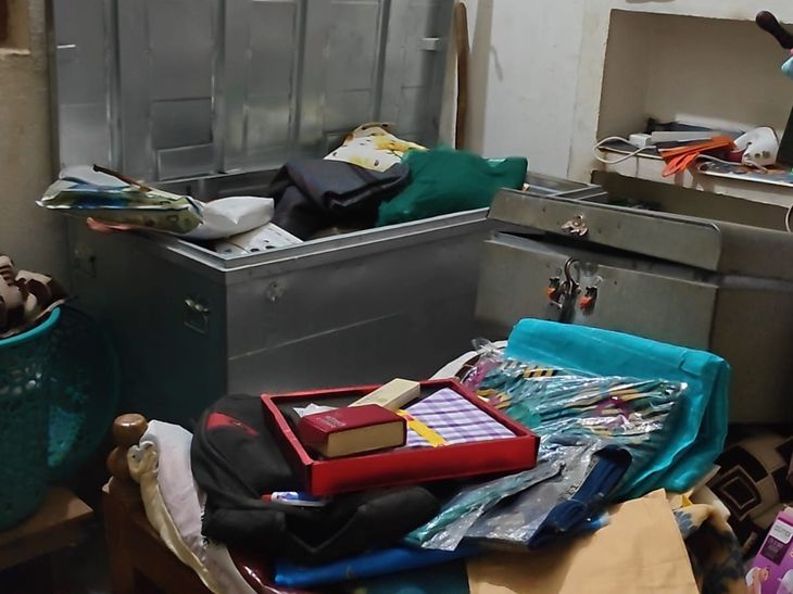 सतगावां में बंद घर से 15 लाख के जेवरात चोरी:नागपुर में रहने वाले कुणाल सिंह के घर को बनाया निशाना, पुलिस जांच में जुटी