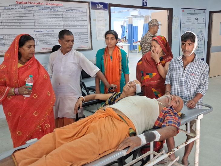 जमीनी विवाद में 2 पक्षों में मारपीट, 6 लोग जख्मी:गोपालगंज सदर अस्पताल में घायलों का इलाज जारी, आरोपियों ने लाठी-डंडे से किया हमला