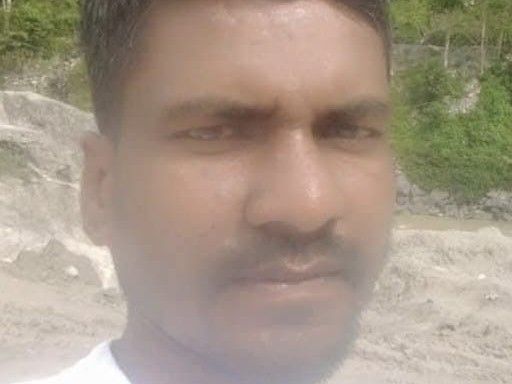 पिता ने कुल्हाड़ी से काटकर बेटे की हत्या की:दशहरा मनाने रांची से लौटा था, आरोपी पिता ने सरेंडर किया; कहा- गिरने से मौत हुई