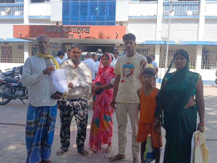 सरकारी जमीन पर मिट्टी गिराने को लेकर लाठी-डंडों से मारपीट:दो पक्षों में हुई झड़प, एक पक्ष के 6 लोग घायल; अस्पताल में भर्ती