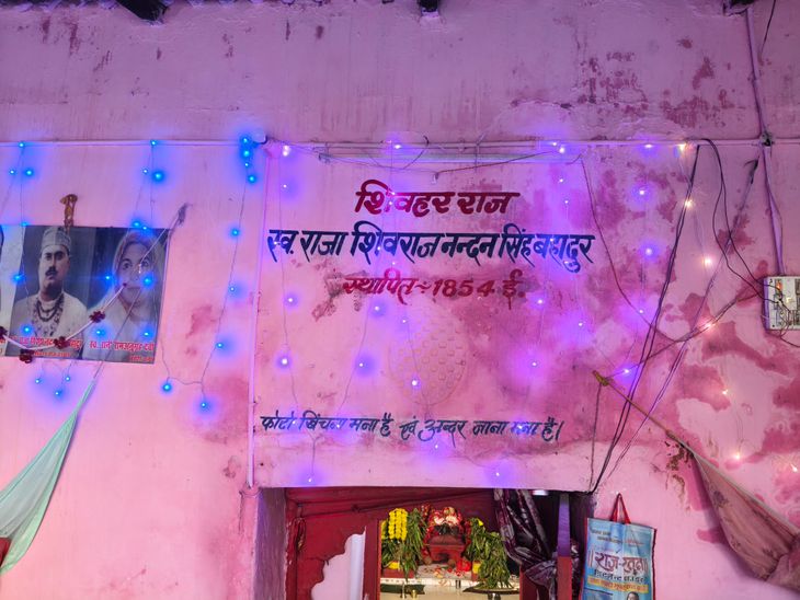 शिवहर- दशमहाविद्या शक्तिपीठ में महाष्टमी पर उमड़े श्रद्धालु:मां काली समेत 5 देवियों के विग्रह हैं स्थापित; 1854 में हुआ था निर्माण