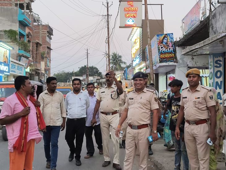 शिवहर में अतिक्रमणकारियों पर प्रशासन का एक्शन:पुलिस और नगर परिषद की टीम सड़क पर उतरी, ट्रैफिक सुचारू करने की पहल