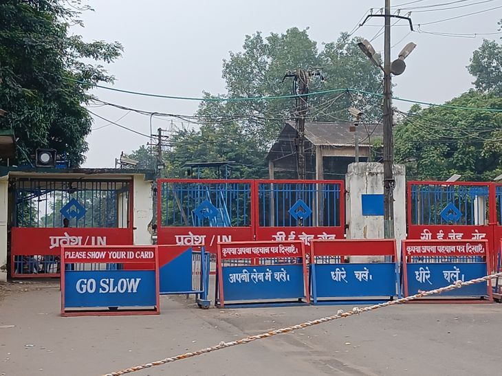 बोकारो में विस्थापितों का आंदोलन 7वें दिन भी जारी:1500 अप्रेंटिस की बहाली की मांग पर कई गेट बंद, कल मेन गेट घेरने की चेतावनी
