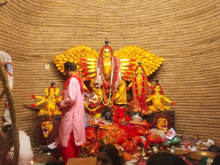 कटिहार में वन्य जीव थीम पंडाल बना आकर्षण:विजयादशमी पर पूजा पंडालों में उमड़ी भीड़, पर्यावरण संरक्षण का दिया संदेश