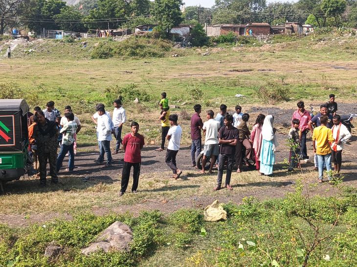 धनबाद में कोलियरी के पास मिला शव:सीने और चेहरे पर चोट के निशान, पुलिस जांच में जुटी, कारपेंटर का करता था काम