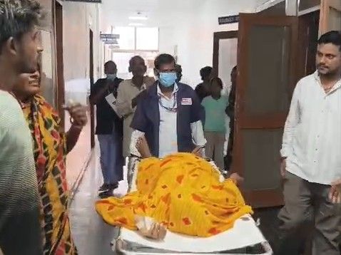 सीतामढ़ी सदर अस्पताल में महिला की मौत:परिजनों ने इलाज में लापरवाही का लगाया आरोप; इमरजेंसी से ओपीडी भेजने की बात, 3 घंटे हंगामा