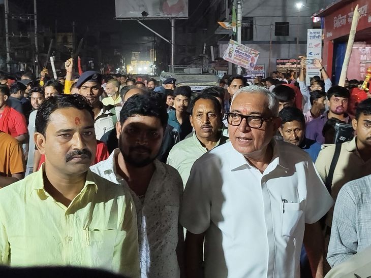 कड़ी सुरक्षा के बीच मां दुर्गा प्रतिमाओं का विसर्जन:सांसद देवेश चंद्र ठाकुर हुए शामिल, पुलिस और SSB के जवान तैनात