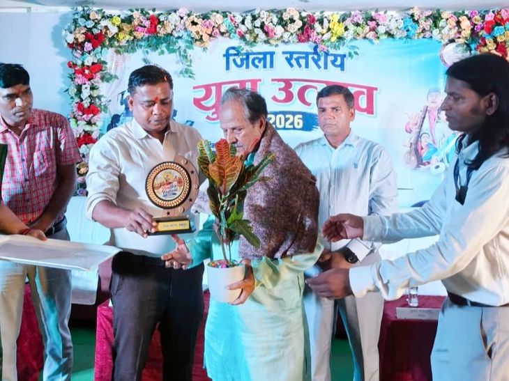 DM का युवाओं से खेल में जागरूक होने की अपील:शेखपुरा में जिला युवा उत्सव कार्यक्रम, छात्रों ने लिया हिस्सा