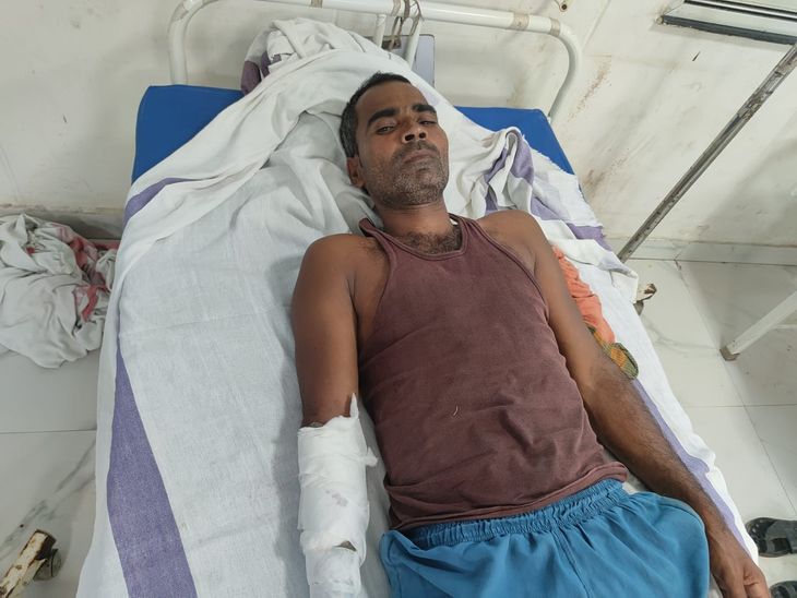 सीवान में देसी कट्टा से ट्रैक्टर मालिक पर फायरिंग:खेत में ट्रैक्टर खड़ा करने पर हुआ विवाद, दोनों पैरों में 12 छर्रे फंसे