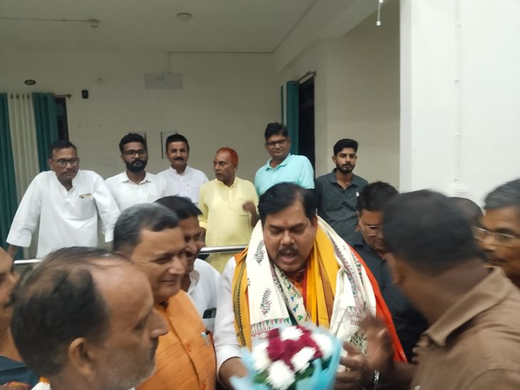 शिक्षामंत्री बोले-'ज्ञानेश कुमार ने कौन-सा अपराध किया':बक्सर में राहुल गांधी-विपक्ष से पूछा सवाल,कहा-हार जीत के हिसाब से आकलन
