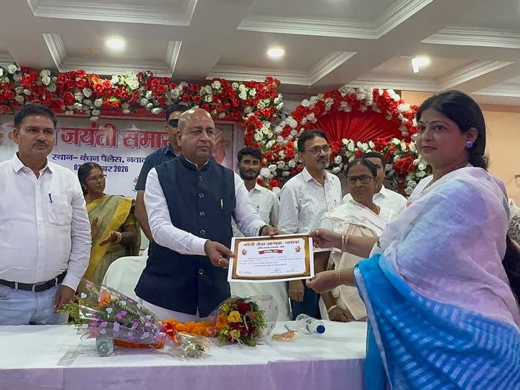 नवादा में गांधी जयंती पर 3 लोगों को सम्मान:बच्चों को मुफ्त ट्रेनिंग देने वाली प्रगति, रक्तदान के लिए जीतू और कृषि के शिक्षक विनय हुए सम्मानित