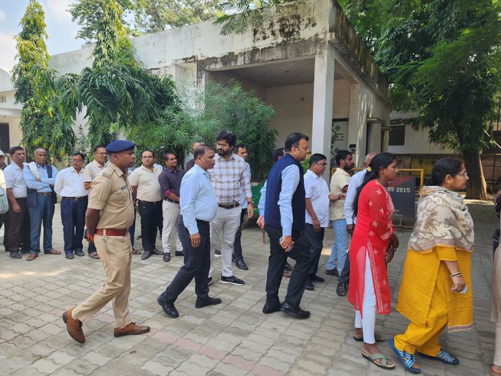 सीवान-पटाखा बनाने के दौरान धमाका, पति-पत्नी और बेटी की मौत:बड़हरिया के अलमापुर गांव में हादसे के बाद दहशत, अभी भी हो रहा है ब्लास्ट