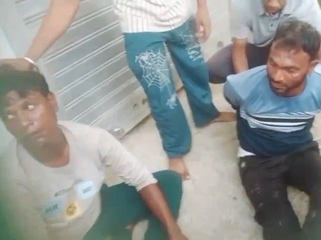 गिरिडीह में सेना के जवान के बंद घर में चोरी:सोने-चांदी के जेवर और 20 हजार नकद उड़ाए, ग्रामीणों ने दो संदिग्धों को पकड़ा, पुलिस को सौंपा