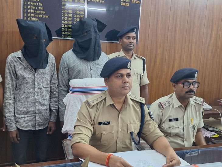 अररिया- देशी कट्टा-पिस्टल के साथ 2 युवक गिरफ्तार:13 मामलों में आरोपी रॉबिन यादव फरार, लूट-डकैती समेत कई केस दर्ज