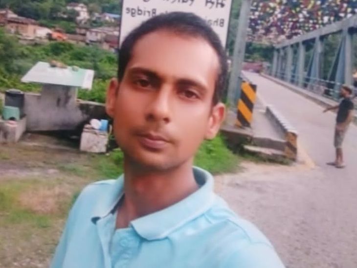 2 बाइकों की आमने-सामने टक्कर में हेड क्लर्क की मौत:गोपालगंज-पिता की मौत के बाद मिली थी नौकरी; 5 महीने पहले शुरू की थी सेवा