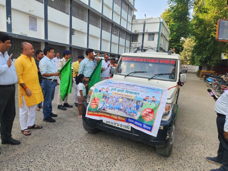 DM ने सीवान की बालिका कबड्डी टीम को किया रवाना:52वीं बिहार राज्य जूनियर जोनल प्रतियोगिता में लेंगी हिस्सा