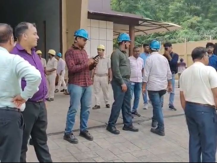 जमशेदपुर में पीएम मॉल पर कार्रवाई:टाटा स्टील के 223 करोड़ रुपए बकाया, हाईकोर्ट के आदेश पर जमीन मापी और अवैध हिस्से सील