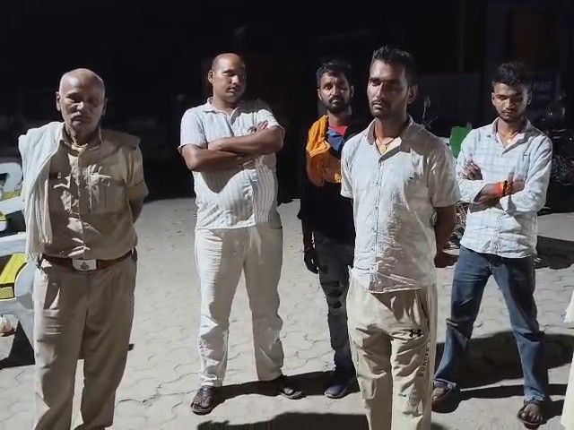 कैमूर में अज्ञात बाइक की टक्कर से बुजुर्ग की मौत:दशहरा की शाम दूध देने जा रहे थे; इलाज के समय गई जान, परिजनों ने मांगा मुआवजा
