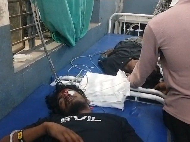 जमुई में 2 बाइक की टक्कर में 7 लोग घायल:बजरंगबली मंदिर के पास हुआ हादसा; खैरा अस्पताल में इलाज जारी, 3 को किया रेफर