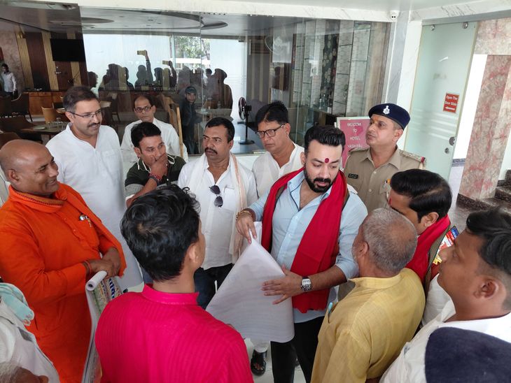 'प्रधानमंत्री पर अमर्यादित टिप्पणी बर्दाश्त नहीं':LJP सांसद राजेश वर्मा ने खड़गे की टिप्पणी पर कड़ी नाराजगी जताई