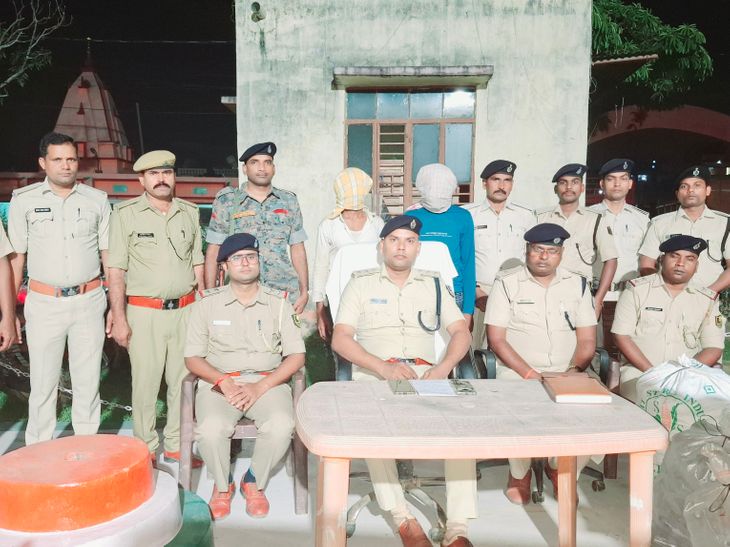 सुपौल-270 लीटर नेपाली शराब के साथ 2 तस्कर अरेस्ट:30 कार्टन शराब और मोबाइल बरामद; ऑल्टो कार जब्त