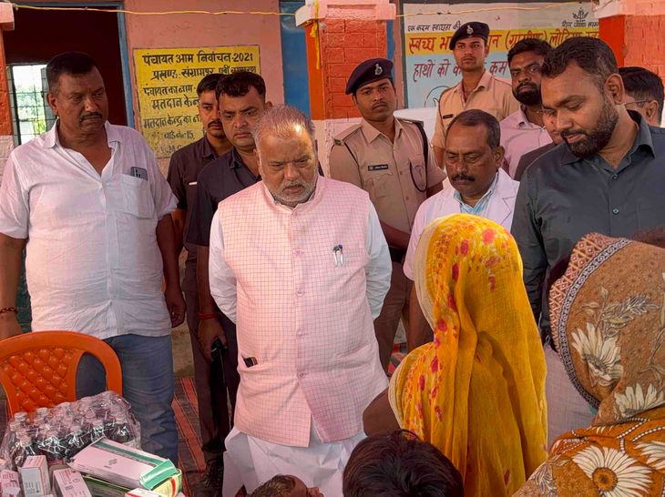 गंडक की बाढ़ से 25 से ज्यादा गांव प्रभावित:मंत्री श्रवण कुमार ने बाढ़ पीड़ितों से की बात, मेडिकल कैंप देखा और छात्रों को किट बांटी