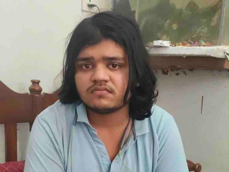 बीटेक छात्र पर चाकू से हमला मामले में एक गिरफ्तार:मोतिहारी में घर लौटने के दौरान बदमाशों ने 5 बार किया वार, मुख्य आरोपी फरार