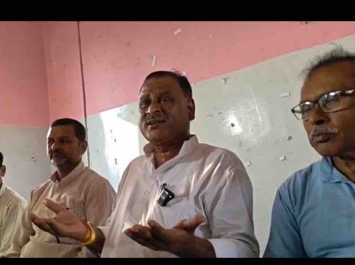 सारण शिक्षक चुनाव में गठबंधन बिखरा:सभी दलों के अलग-अलग उम्मीदवार मैदान में, रामपुकार सिन्हा बोले-7वें वेतनमान को लागू करना प्राथमिकता