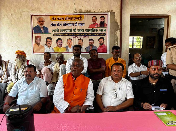 मोतिहारी-पीएम के जन्मदिन पर सहभोज:विधायक ने महादलितों संग किया सामूहिक भोज, सामाजिक समरसता का दिया संदेश