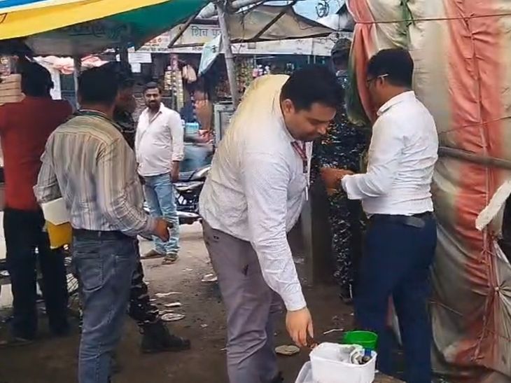 कोडरमा में दुर्गा पूजा से पहले खाद्य सुरक्षा जांच:22 दुकानों की जांच, मिलावटी खाने पर कार्रवाई; 3 दुकानदारों पर जुर्माना