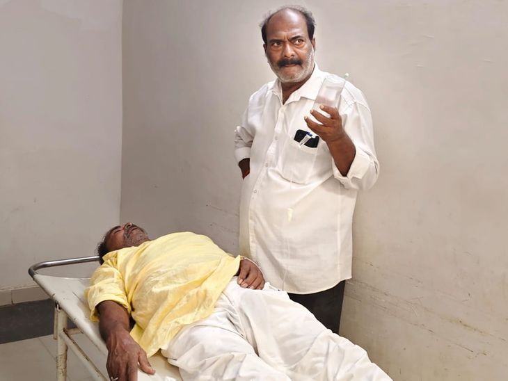 सहरसा में जमीन विवाद में किसान की पिटाई:सिर में चोट और कान से निकला खून, बेटे ने जमीन हड़पने और रंगदारी मांगने का लगाया आरोप