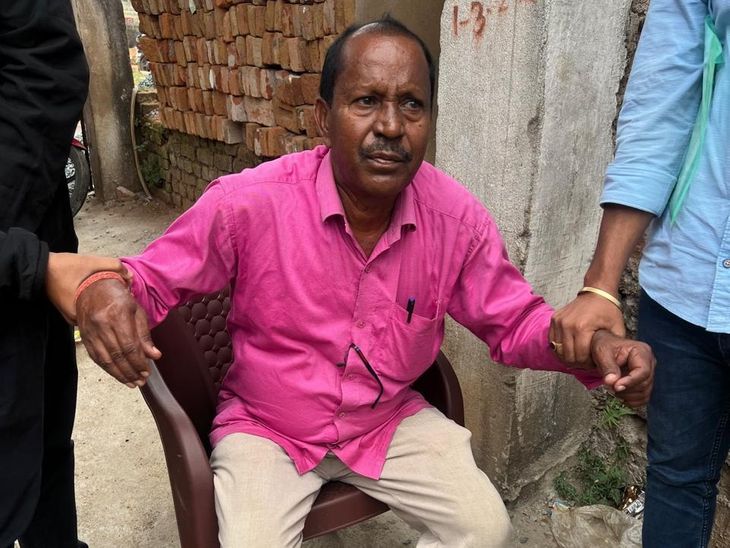 हजारीबाग में पंचायत सचिव 9 हजार रुपए घूस लेते अरेस्ट:सड़क निर्माण की बकाया राशि देने के बदले मांगी थी रिश्वत, ACB ने की कार्रवाई