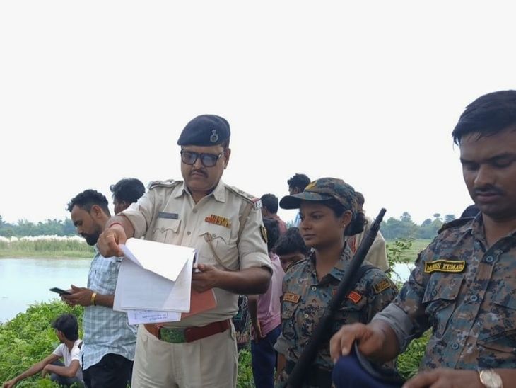किशनगंज में नदी में तैरता मिला युवक का शव:2 अक्टूबर से था गायब; पश्चिम बंगाल का रहने वाला, पोस्टमॉर्टम के लिए भेजा