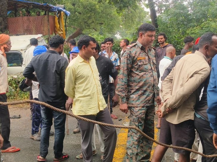 लातेहार में स्कॉर्पियो-ऑटो की जोरदार टक्कर,4 घायल:2 की हालत गंभीर, सब्जी बेचकर घर लौट रहे थे सभी, रिम्स रेफर