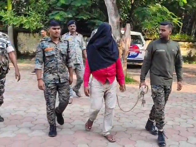 बिहार का टॉप-10 अपराधी चतरा में गिरफ्तार:50 हजार का है इनामी, चोरी की बोलेरो के साथ किया गया अरेस्ट; वाहन चेकिंग में पकड़ा गया