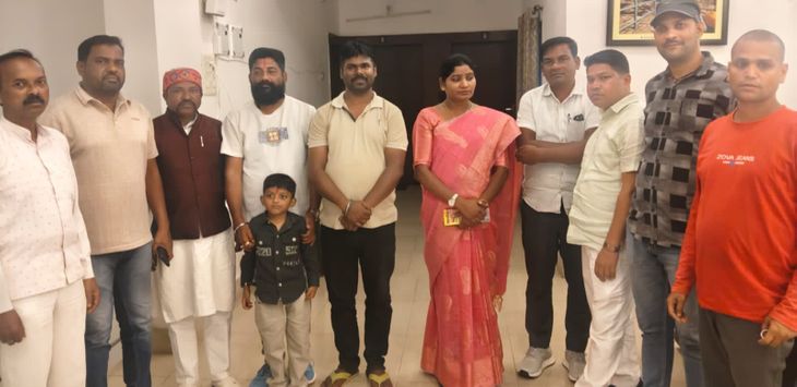 समिति के पदाधिकारियों ने की आशा लकड़ा से मुलाकात की