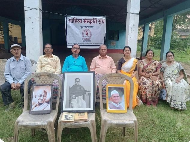 धालभूमगढ़ में गांधी व शास्त्री जयंती पर सांस्कृतिक कार्यक्रम