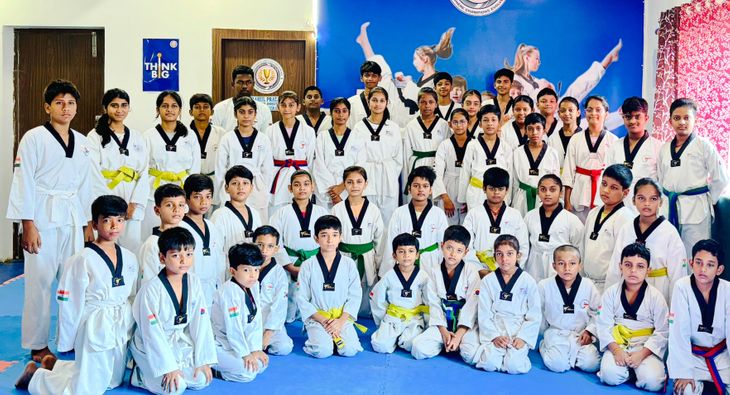 ताइक्वांडो बेल्ट ग्रेडिंग टेस्ट में सफल प्रतिभागी सम्मानित