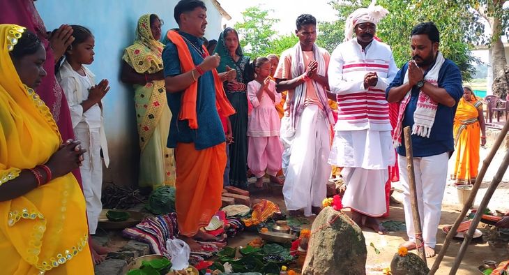 लोगों ने सड़क निर्माण को लेकर किया विरोध